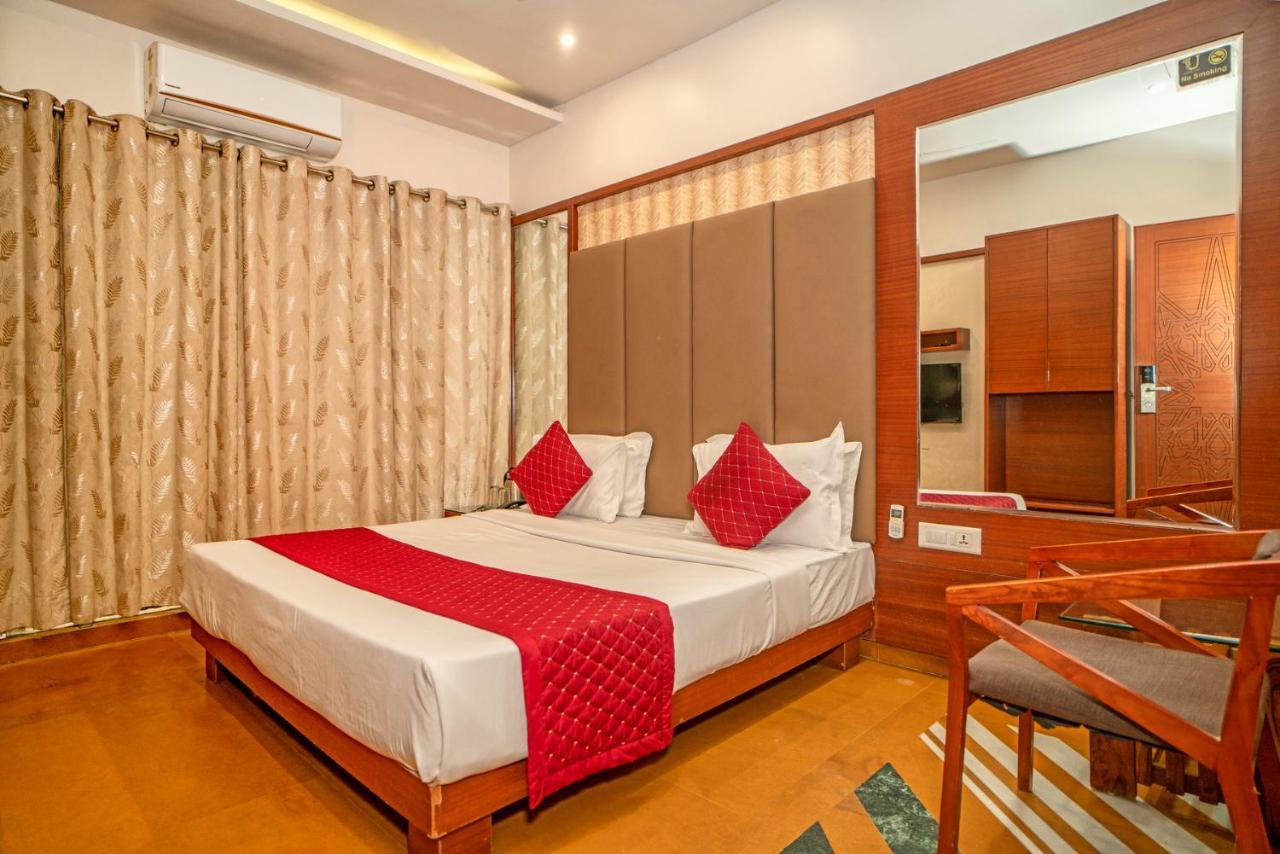 אודייפור Uddhav Vilas A Family Hotel מראה חיצוני תמונה