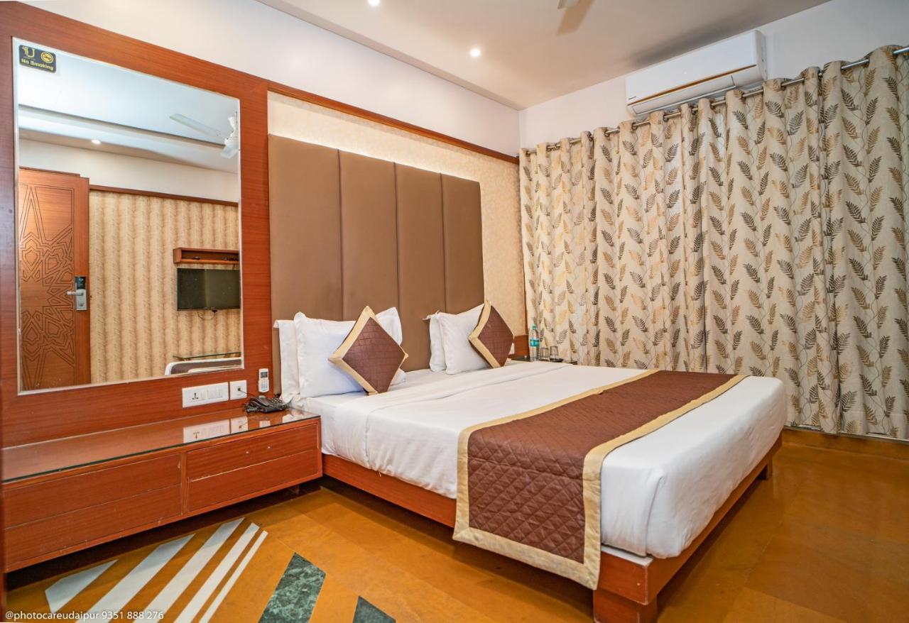אודייפור Uddhav Vilas A Family Hotel מראה חיצוני תמונה