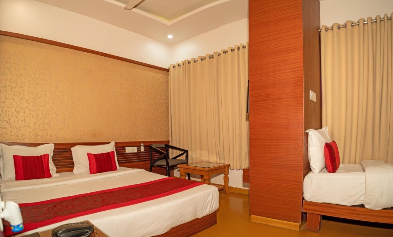 אודייפור Uddhav Vilas A Family Hotel מראה חיצוני תמונה