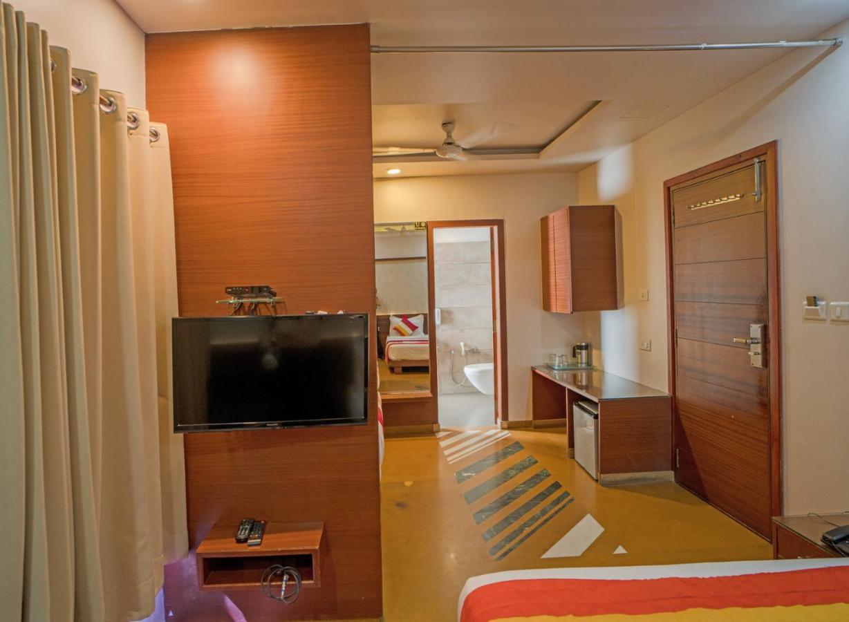 אודייפור Uddhav Vilas A Family Hotel מראה חיצוני תמונה
