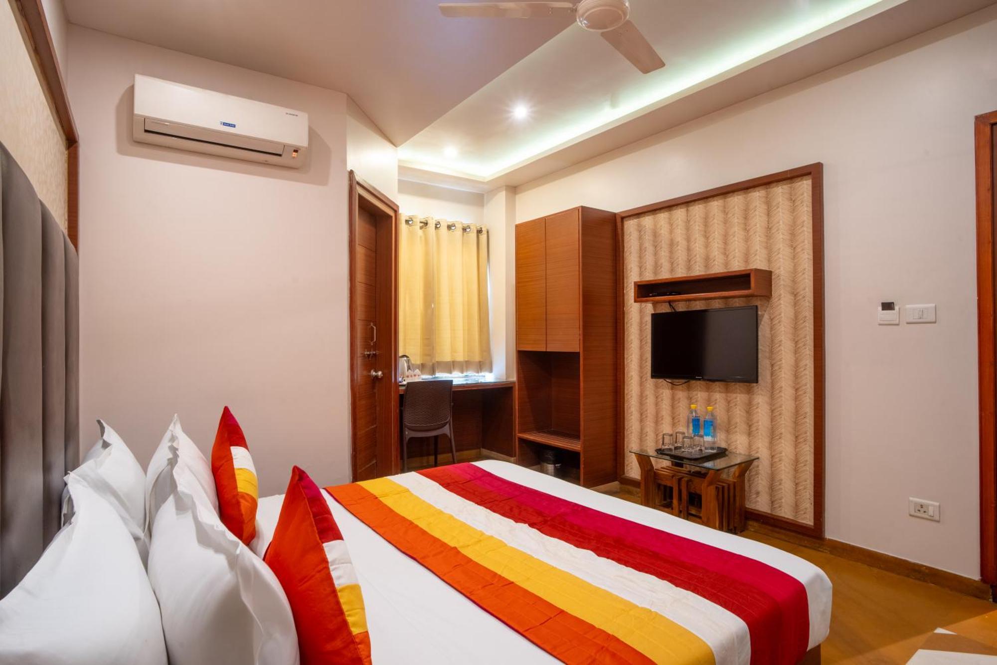 אודייפור Uddhav Vilas A Family Hotel מראה חיצוני תמונה