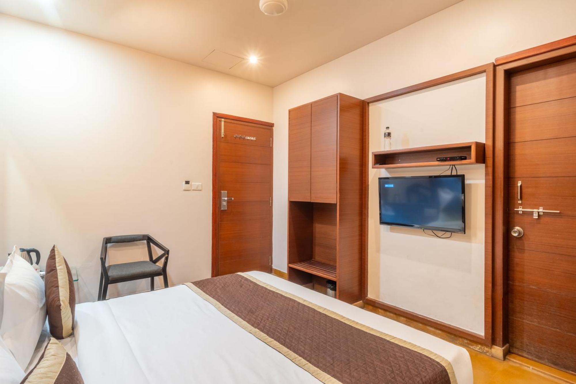אודייפור Uddhav Vilas A Family Hotel מראה חיצוני תמונה