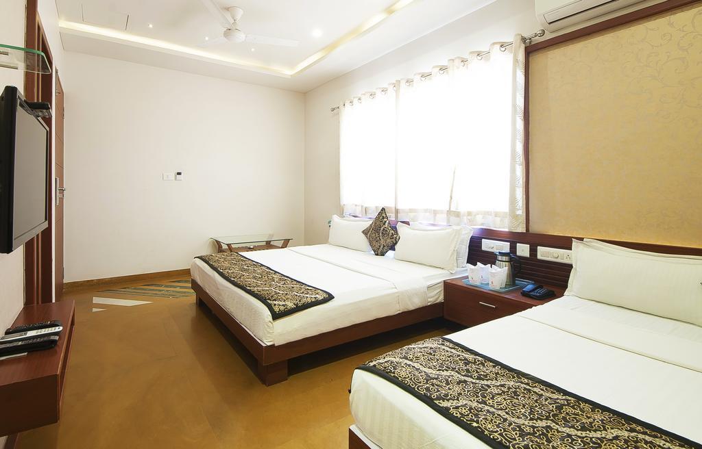 אודייפור Uddhav Vilas A Family Hotel מראה חיצוני תמונה