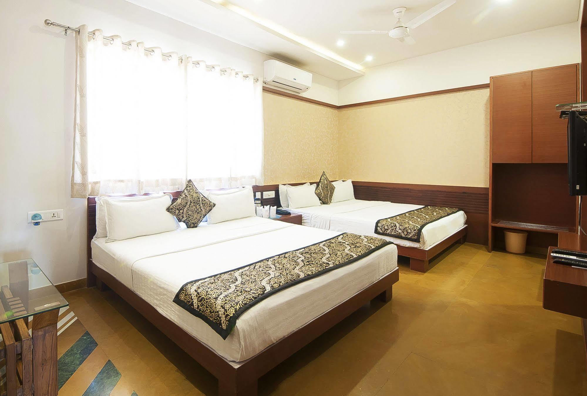 אודייפור Uddhav Vilas A Family Hotel מראה חיצוני תמונה